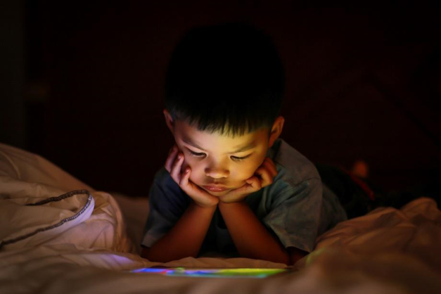 Growing Up in a Digital World: Manage Media Influence and Screen Time